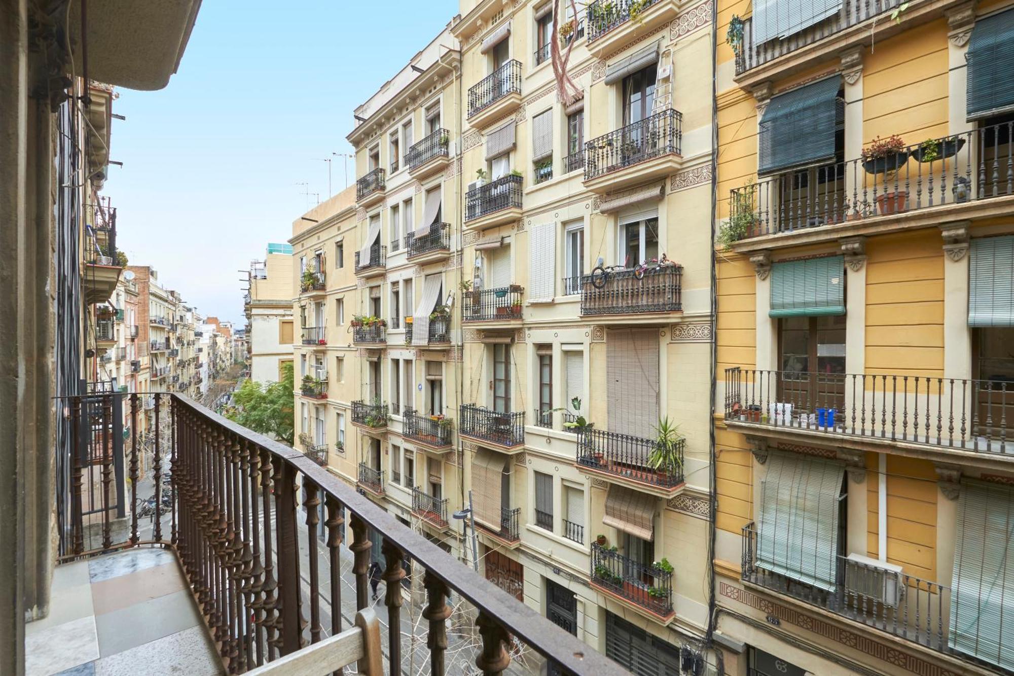 64 Apartment In A Typical Barcelona'S Old Building Exterior foto